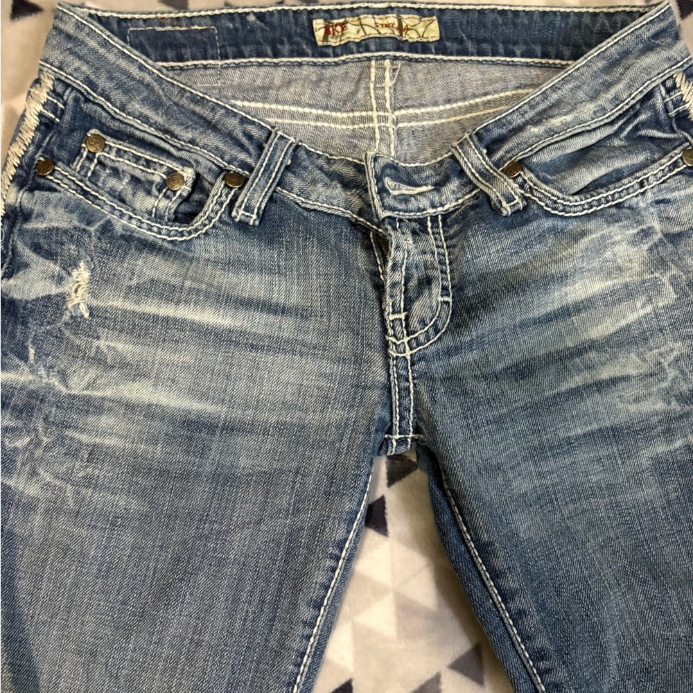 Stylish Women's Boot Cut Jeans in Classic Blue - Picture 2 of 5